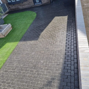 Black Basalt cobbles 200x100